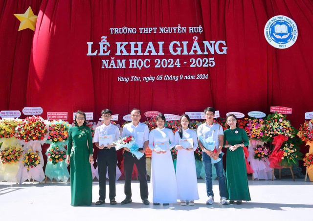 4 điều khiến Trường THPT Nguyễn Huệ là nơi đáng để teen gửi gắm thanh xuân- Ảnh 2. 4 điều khiến Trường THPT Nguyễn Huệ là nơi đáng để teen gửi gắm thanh xuân- Ảnh 2.