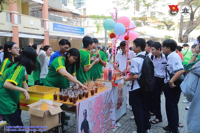 4 học sinh Trường THPT Phan Đăng Lưu chiếm spotlight tại Ngày hội Tự tin vào lớp 10 là ai?- Ảnh 10. 4 học sinh Trường THPT Phan Đăng Lưu chiếm spotlight tại Ngày hội Tự tin vào lớp 10 là ai?- Ảnh 10.