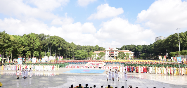 Soldiers, special forces deliver spectacle of precision, power in Ho Chi Minh City- Ảnh 7. Soldiers, special forces deliver spectacle of precision, power in Ho Chi Minh City- Ảnh 7.
