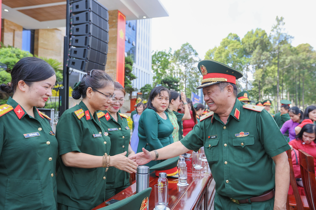 Soldiers, special forces deliver spectacle of precision, power in Ho Chi Minh City- Ảnh 9. Soldiers, special forces deliver spectacle of precision, power in Ho Chi Minh City- Ảnh 9.