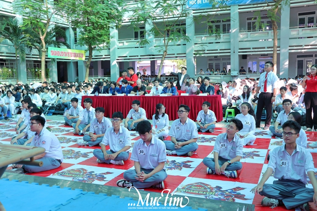 Học sinh Trường THPT Võ Văn Kiệt tái hiện hình ảnh sĩ tử lai kinh ứng thí- Ảnh 10. Học sinh Trường THPT Võ Văn Kiệt tái hiện hình ảnh sĩ tử lai kinh ứng thí- Ảnh 10.