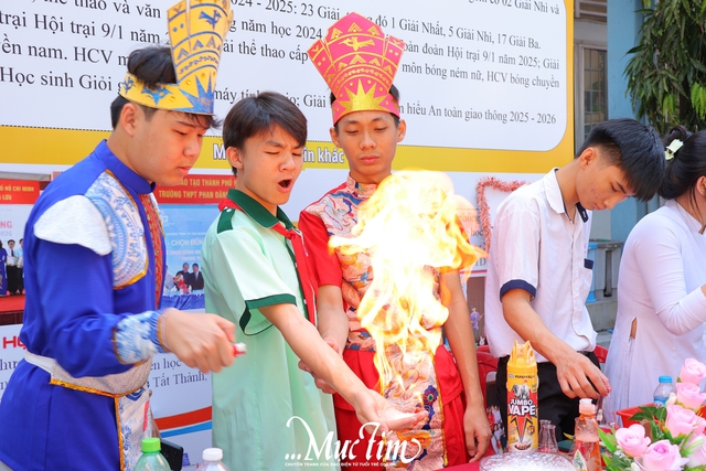 4 học sinh Trường THPT Phan Đăng Lưu chiếm spotlight tại Ngày hội Tự tin vào lớp 10 là ai?- Ảnh 5. 4 học sinh Trường THPT Phan Đăng Lưu chiếm spotlight tại Ngày hội Tự tin vào lớp 10 là ai?- Ảnh 5.