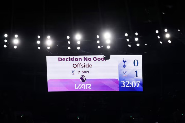 Over 75% of fans do not support VAR in Premier League, says FSA survey- Ảnh 1.