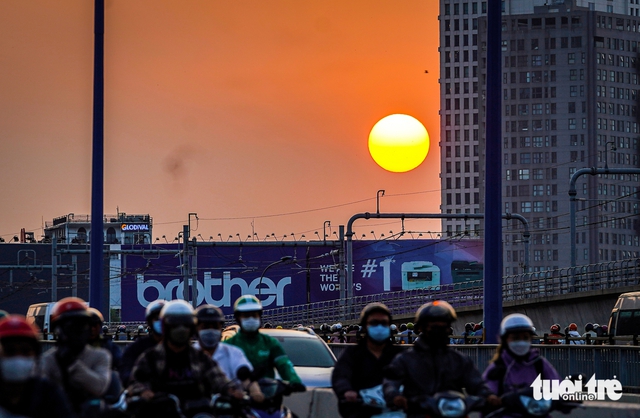 Ho Chi Minh City orders limits on power cuts during heat, nighttime hours- Ảnh 1. Ho Chi Minh City orders limits on power cuts during heat, nighttime hours- Ảnh 1.