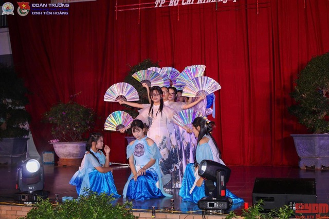 Học hết sức, chơi hết mình cùng chuỗi hoạt động tại Trường THPT Đinh Tiên Hoàng - Ảnh 4.