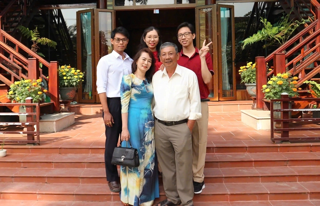 Bên mẹ ngày vui - Ảnh 1.