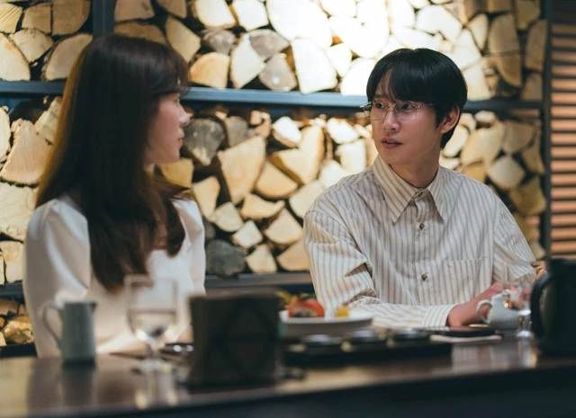 Nỗ lực thoát ế của Han Ji Min giúp The practical guide to love ghi điểm - Ảnh 2. Nỗ lực thoát ế của Han Ji Min giúp The practical guide to love ghi điểm - Ảnh 2.