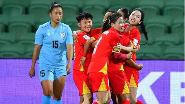 Van Su double gives Vietnam 2-1 win over India in Women’s Asian Cup opener- Ảnh 1.