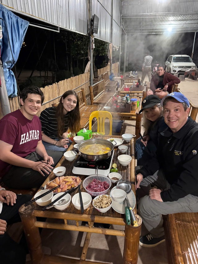 Online reactions pour in after story of US family paying $3,000 each for rural Vietnam experience - Ảnh 3.