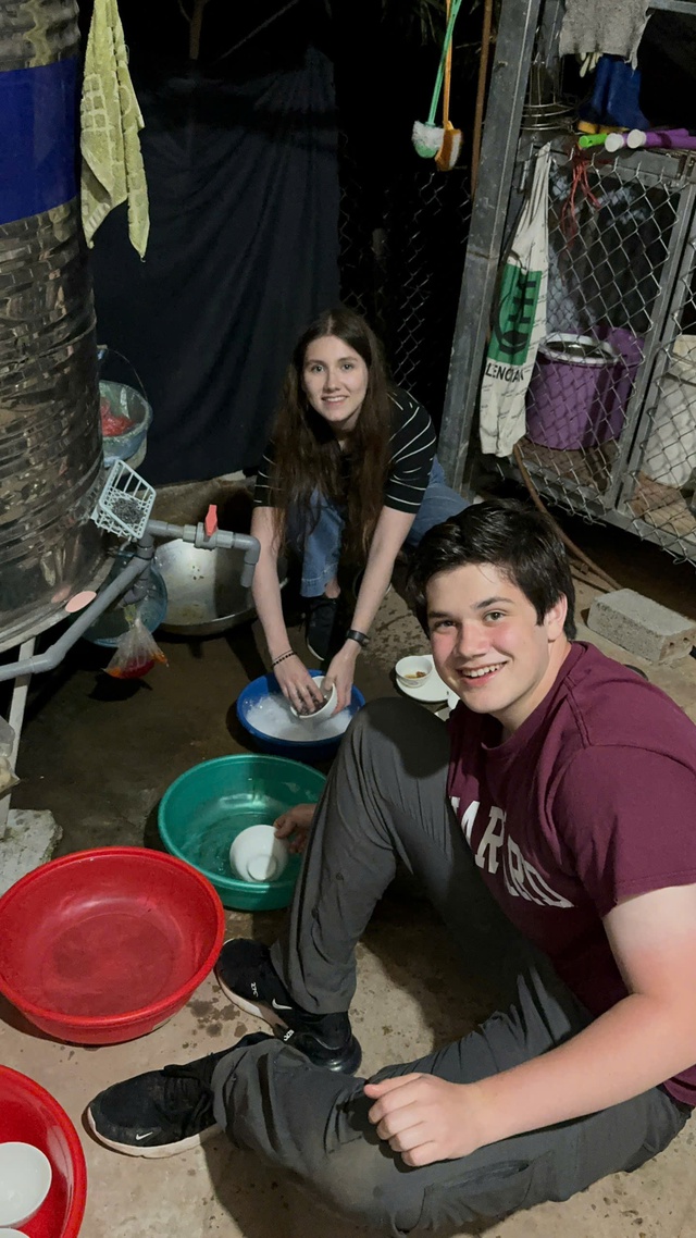 Online reactions pour in after story of US family paying $3,000 each for rural Vietnam experience - Ảnh 5.