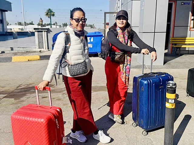 Vietnamese travelers scramble for routes home as Middle East disruptions cancel flights, drive up fares- Ảnh 1.