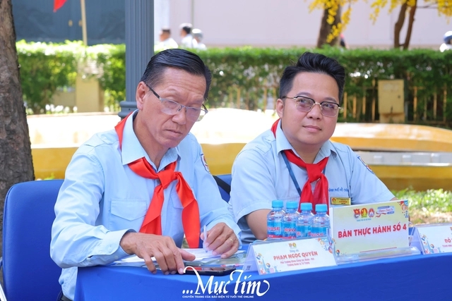 575 phụ trách Đội tranh tài tại ngày thi thứ hai Olympic Cánh én- Ảnh 24.