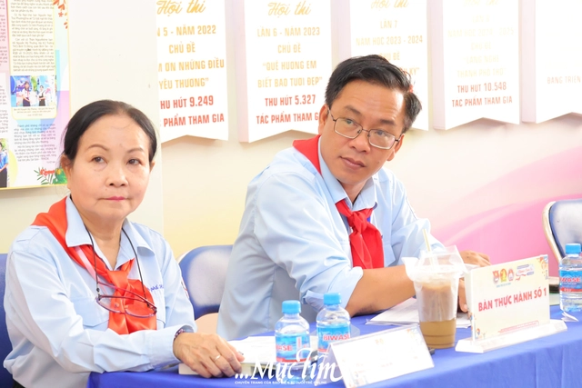 575 phụ trách Đội tranh tài tại ngày thi thứ hai Olympic Cánh én- Ảnh 26.