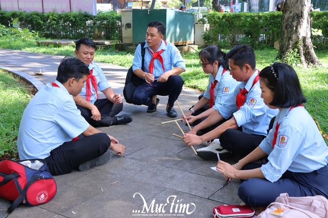 575 phụ trách Đội tranh tài tại ngày thi thứ hai Olympic Cánh én- Ảnh 8.