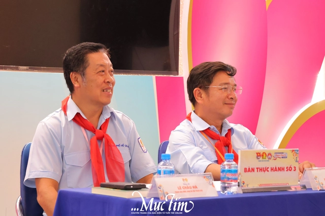 575 phụ trách Đội tranh tài tại ngày thi thứ hai Olympic Cánh én- Ảnh 21.