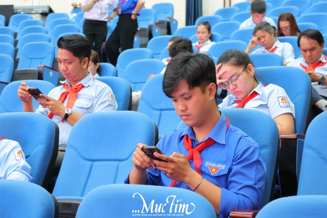 Những câu chuyện dễ thương trong ngày thi thứ hai Olympic Cánh én lần thứ 15- Ảnh 8.