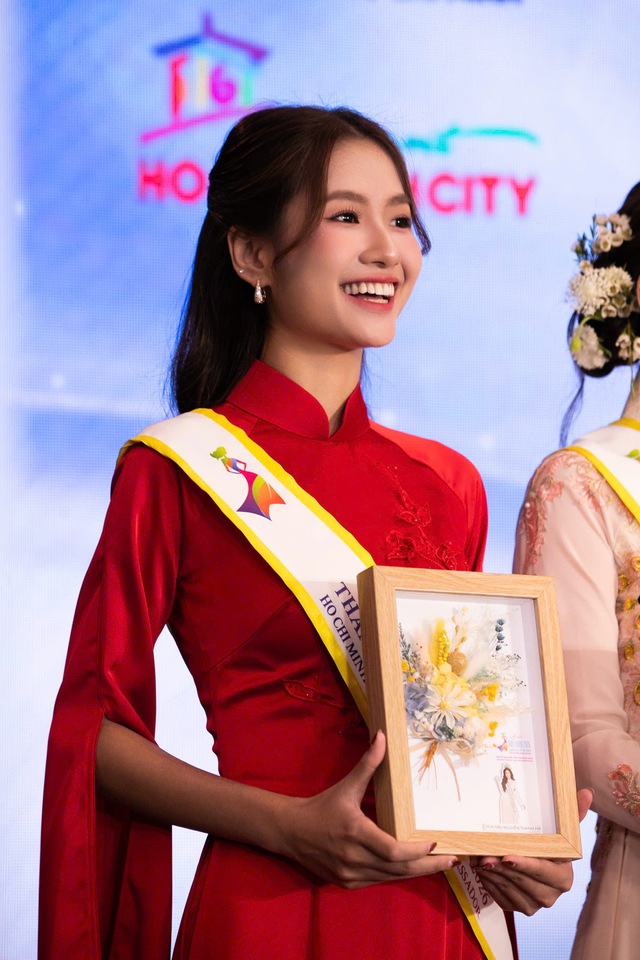 Người trẻ tự hào khoe bản sắc Việt với áo dài - Ảnh 3.