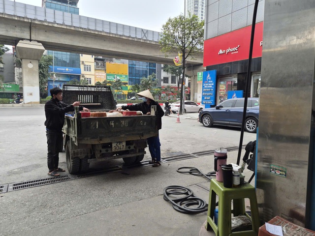 Vietnam says March fuel supply sufficient, warns of risks if Middle East conflict drags on - Ảnh 1.