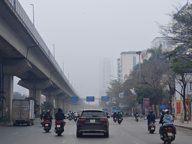 Vietnam health ministry proposes nationwide monitoring of cancers, air pollution, other health risks - Ảnh 1.