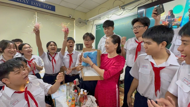 Không khí 8-3 rộn ràng, dễ thương ở các lớp học - Ảnh 2.