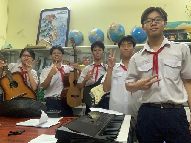 Không khí 8-3 rộn ràng, dễ thương ở các lớp học - Ảnh 1.