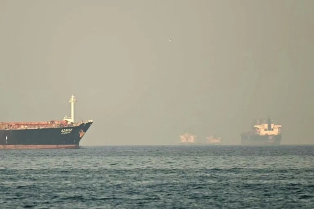 10 vessels attacked in Hormuz Strait: analysts- Ảnh 1.