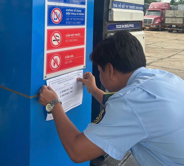 Da Nang posts hotline numbers, warns against fuel hoarding- Ảnh 2.