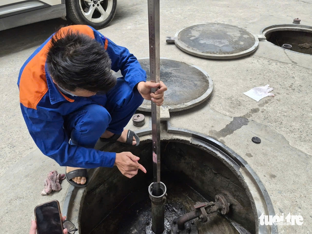 Hanoi warns of strict action against fuel hoarding amid supply concerns - Ảnh 1.