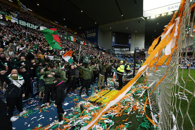 Fans clash after Celtic beat Rangers in Scotland's 'Old Firm' soccer derby - Ảnh 8.