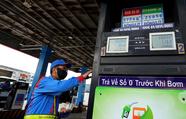 Vietnam adopts measures to ensure fuel supply amid Middle East tensions- Ảnh 1.