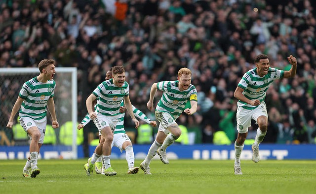 Fans clash after Celtic beat Rangers in Scotland's 'Old Firm' soccer derby - Ảnh 9.
