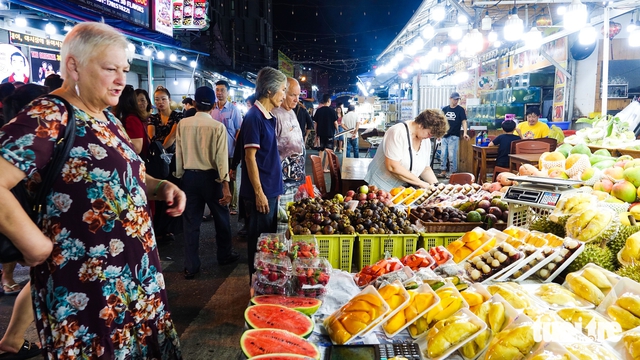 Vietnam’s Phu Quoc pledges to keep night market as key to island economy- Ảnh 3.