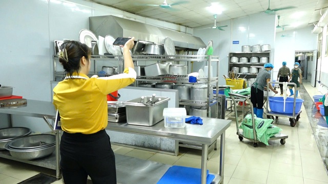 Hanoi schools ordered to review canteen food sources after 300-tonne diseased pork scandal- Ảnh 1. Hanoi schools ordered to review canteen food sources after 300-tonne diseased pork scandal- Ảnh 1.