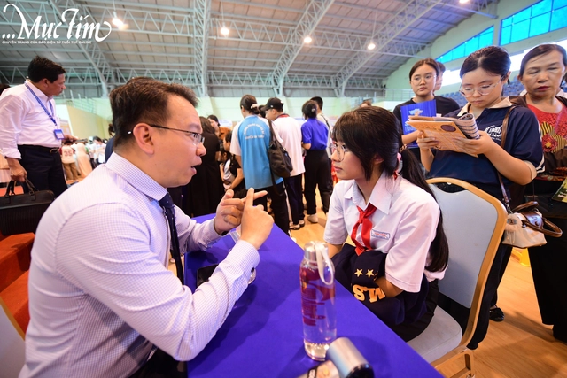 Tuyển thẳng lớp 10: Học sinh được đăng ký 3 nguyện vọng gần nơi cư trú - Ảnh 1.