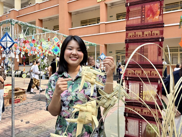 Trải nghiệm văn hóa Thái Lan giữa sân trường Nhân văn- Ảnh 7.