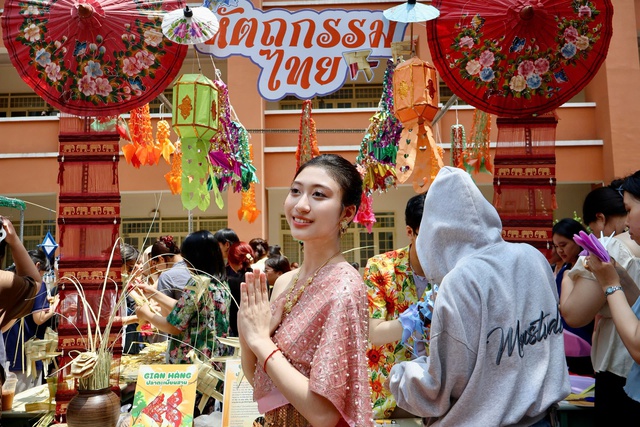 Trải nghiệm văn hóa Thái Lan giữa sân trường Nhân văn- Ảnh 1.