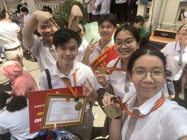 Thủ khoa môn sinh học lớp 10 tại Kỳ thi Olympic truyền thống 30-4 ôn thi ‘nước rút’ trong 1 tháng - Ảnh 1. Thủ khoa môn sinh học lớp 10 tại Kỳ thi Olympic truyền thống 30-4 ôn thi ‘nước rút’ trong 1 tháng - Ảnh 1.
