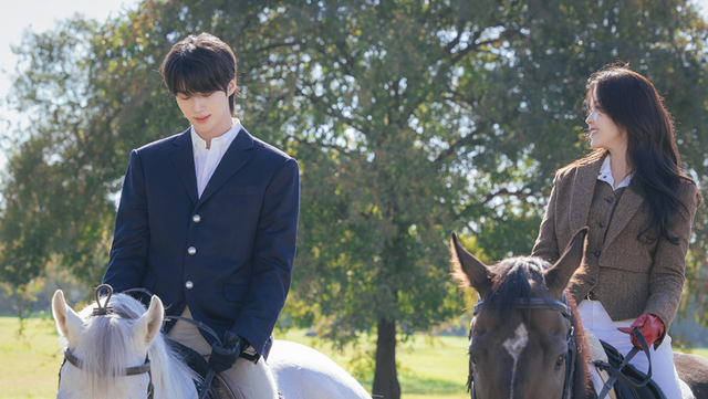 Màn kết đôi của hai mảnh ghép trái ngược trong Perfect crown- Ảnh 1.