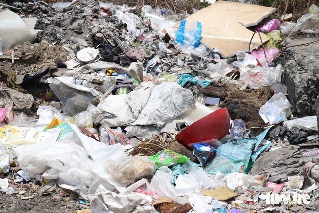 Persistent waste sites plague Ho Chi Minh City ward despite mitigation efforts- Ảnh 10. Persistent waste sites plague Ho Chi Minh City ward despite mitigation efforts- Ảnh 10.