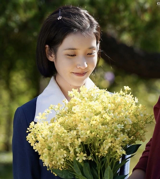 Ngoài Perfect Crown, IU từng khiến khán giả khóc hết nước mắt với 5 phim này - Ảnh 7. Ngoài Perfect Crown, IU từng khiến khán giả khóc hết nước mắt với 5 phim này - Ảnh 6.