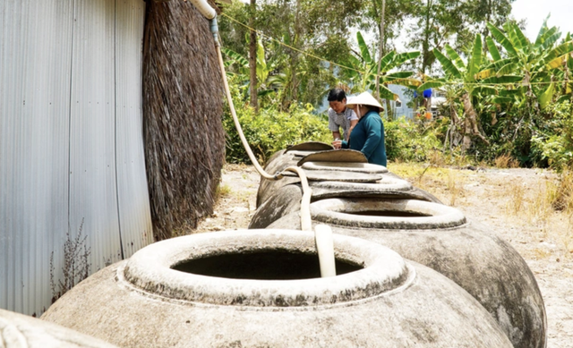 Vietnam’s Mekong Delta shifts from fighting to living with saltwater intrusion in dry season- Ảnh 1.