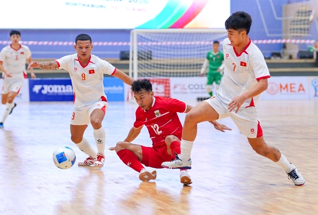 Trực tiếp: Việt Nam và Úc tranh hạng 3 Giải futsal Đông Nam Á- Ảnh 1. Trực tiếp: Việt Nam và Úc tranh hạng 3 Giải futsal Đông Nam Á- Ảnh 1.