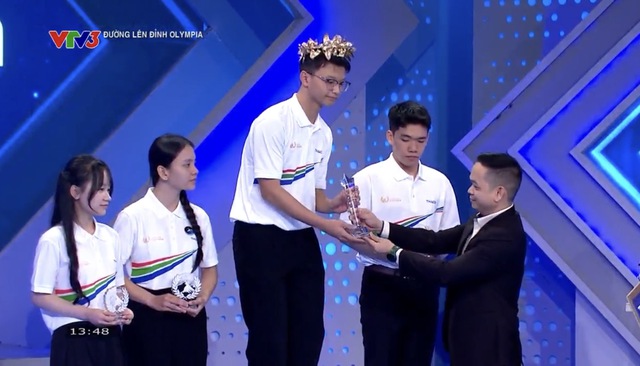 Nam sinh Hà Tĩnh giành vé vào cuộc thi tháng Đường lên đỉnh Olympia- Ảnh 6. Nam sinh Hà Tĩnh giành vé vào cuộc thi tháng Đường lên đỉnh Olympia- Ảnh 6.