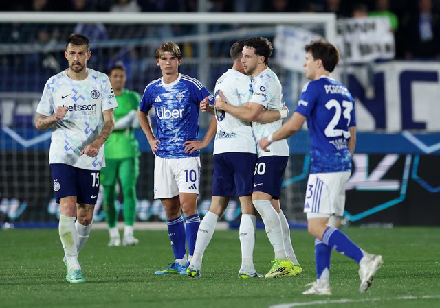 Inter stage two-goal fightback in 4-3 win at Como to put one hand on title- Ảnh 1. Inter stage two-goal fightback in 4-3 win at Como to put one hand on title- Ảnh 1.