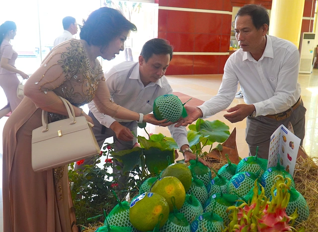 Vietnam ships 1st batch of fresh pomelos to Australia- Ảnh 1.