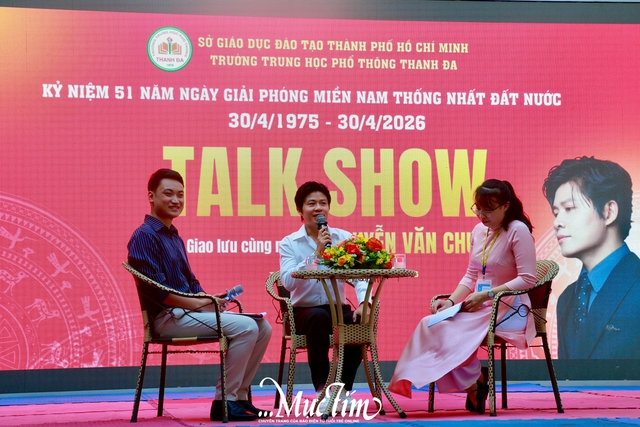 Tiết chào cờ đặc biệt của teen Trường THPT Thanh Đa cùng nhạc sĩ Nguyễn Văn Chung- Ảnh 2. Tiết chào cờ đặc biệt của teen Trường THPT Thanh Đa cùng nhạc sĩ Nguyễn Văn Chung- Ảnh 2.