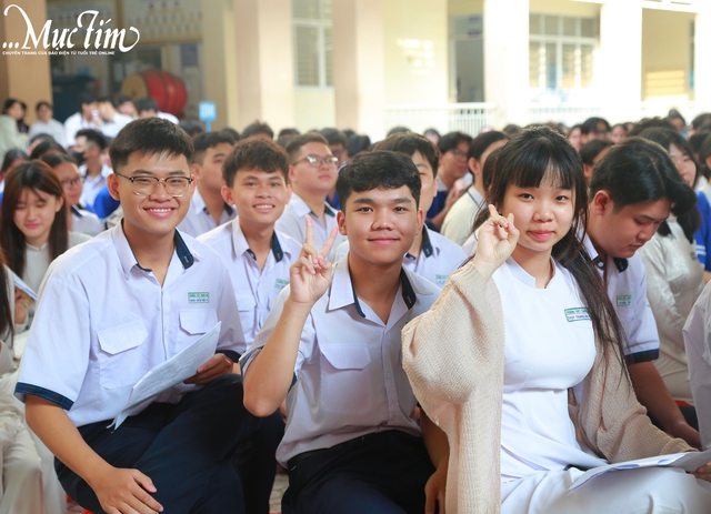 Tiết chào cờ đặc biệt của teen Trường THPT Thanh Đa cùng nhạc sĩ Nguyễn Văn Chung- Ảnh 11. Tiết chào cờ đặc biệt của teen Trường THPT Thanh Đa cùng nhạc sĩ Nguyễn Văn Chung- Ảnh 11.