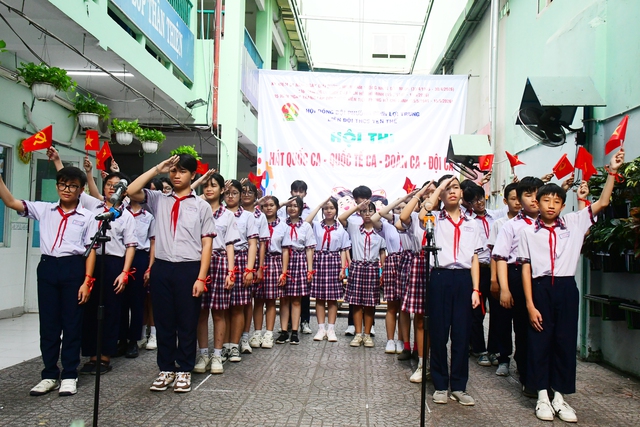 Học sinh Trường THCS Yên Thế hát vang giai điệu tự hào- Ảnh 1. Học sinh Trường THCS Yên Thế hát vang giai điệu tự hào- Ảnh 1.