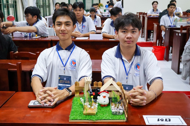 Teen Trường THPT Nguyễn Đình Chiểu 'bung ý tưởng' với 75 sản phẩm STEAM độc đáo- Ảnh 6. Teen Trường THPT Nguyễn Đình Chiểu 'bung ý tưởng' với 75 sản phẩm STEAM độc đáo- Ảnh 6.