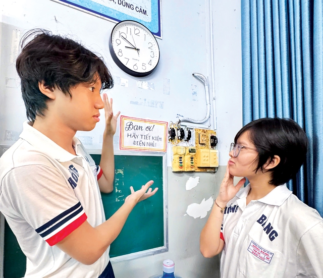 U15 bỗng hóa thành 'người xanh', chuyện gì đang xảy ra? - Ảnh 3.